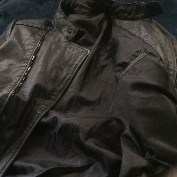 Black Leather Jacket Dubai - Picture 2 of 2